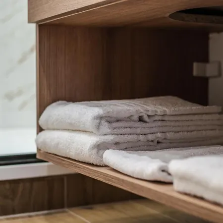 Appartement No 28 & *